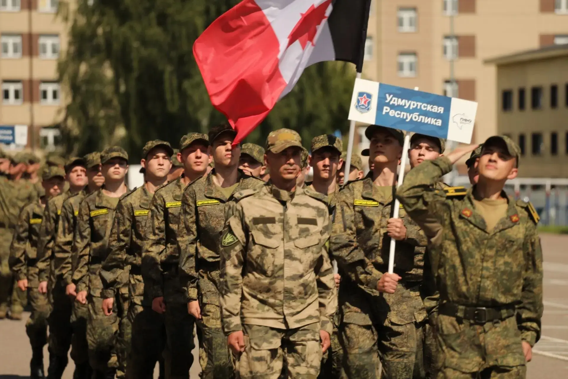 САРАПУЛЬСКИЙ ШКОЛЬНИК - НА СБОРАХ «ГВАРДЕЕЦ» 👌

Старшеклассники Удмуртии принимают участие на сбора