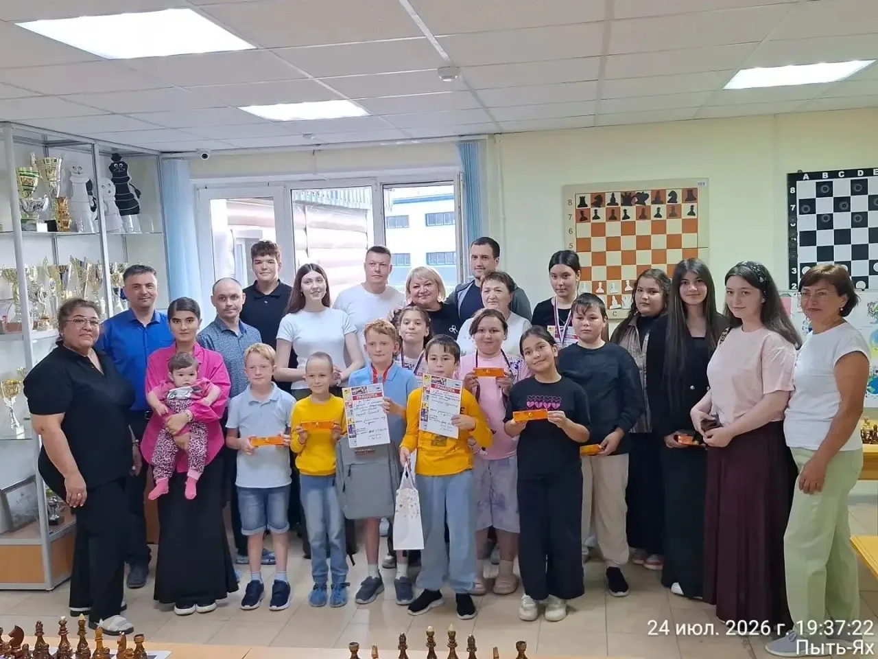 Шахматы объединяют поколения! 🎉

24 июля в МАУ ДО СШ «Олимп» прошёл турнир, посвящённый Дню шахмат.