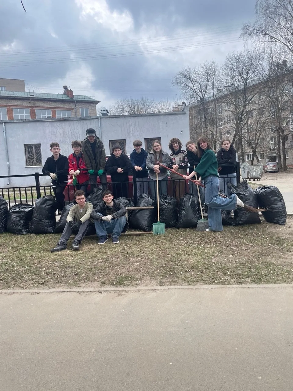 🔥 Чистота начинается с нас! Наш субботник!   17 и 18 апреля наша школа присоединилась к городской ак
