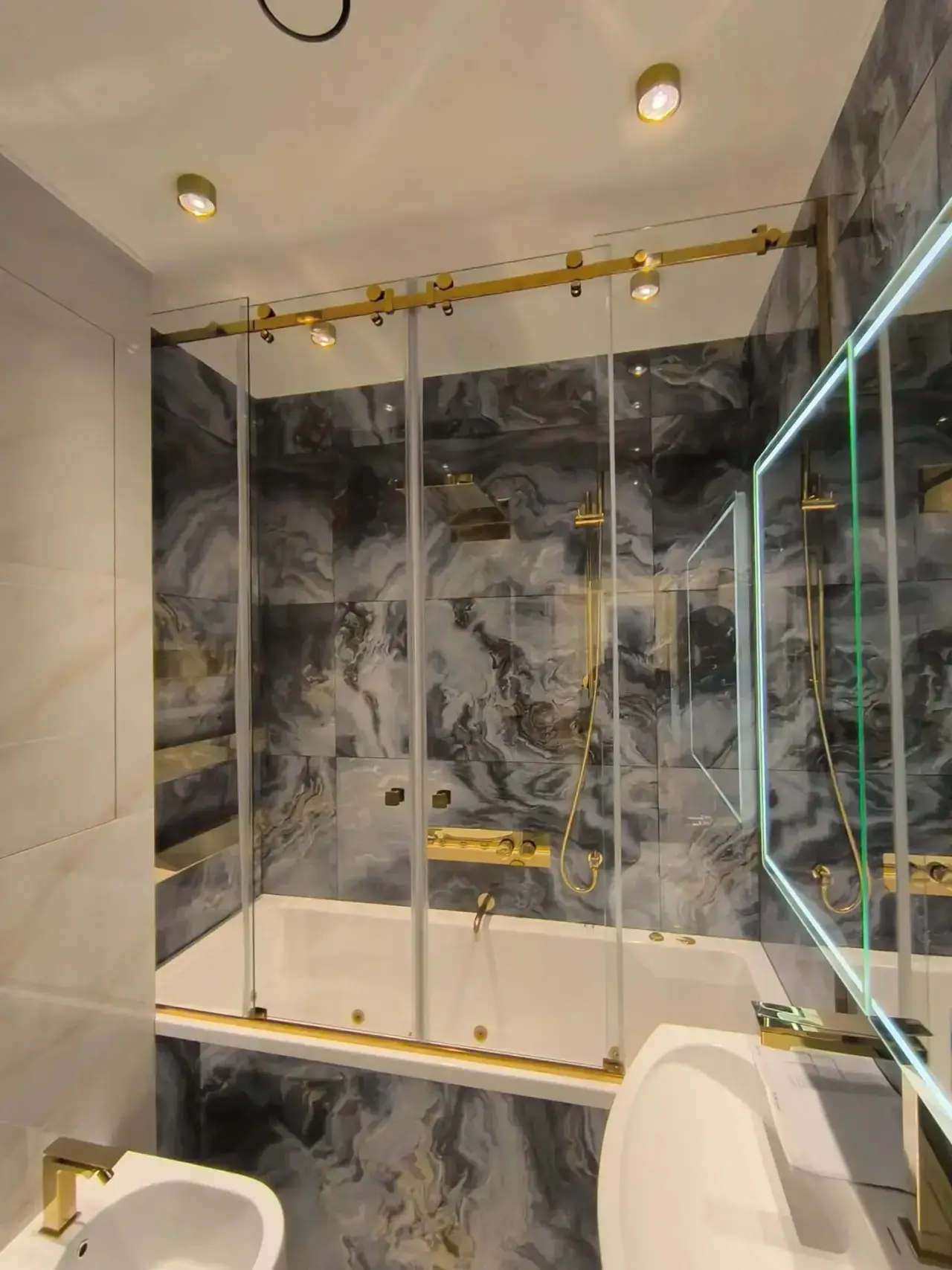 🚿 Когда душевая перегородка становится частью интерьера