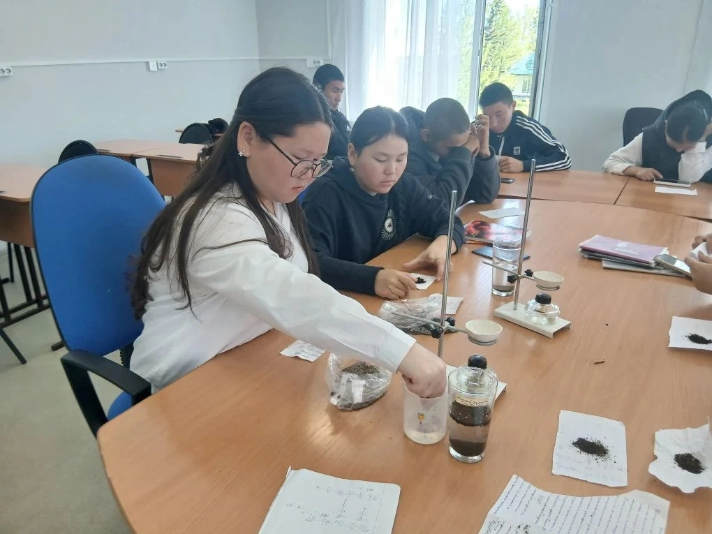 В преддверии Дня химика: наука под рукой! 🧑‍🔬

31 мая в России отмечается День химика — праздник в