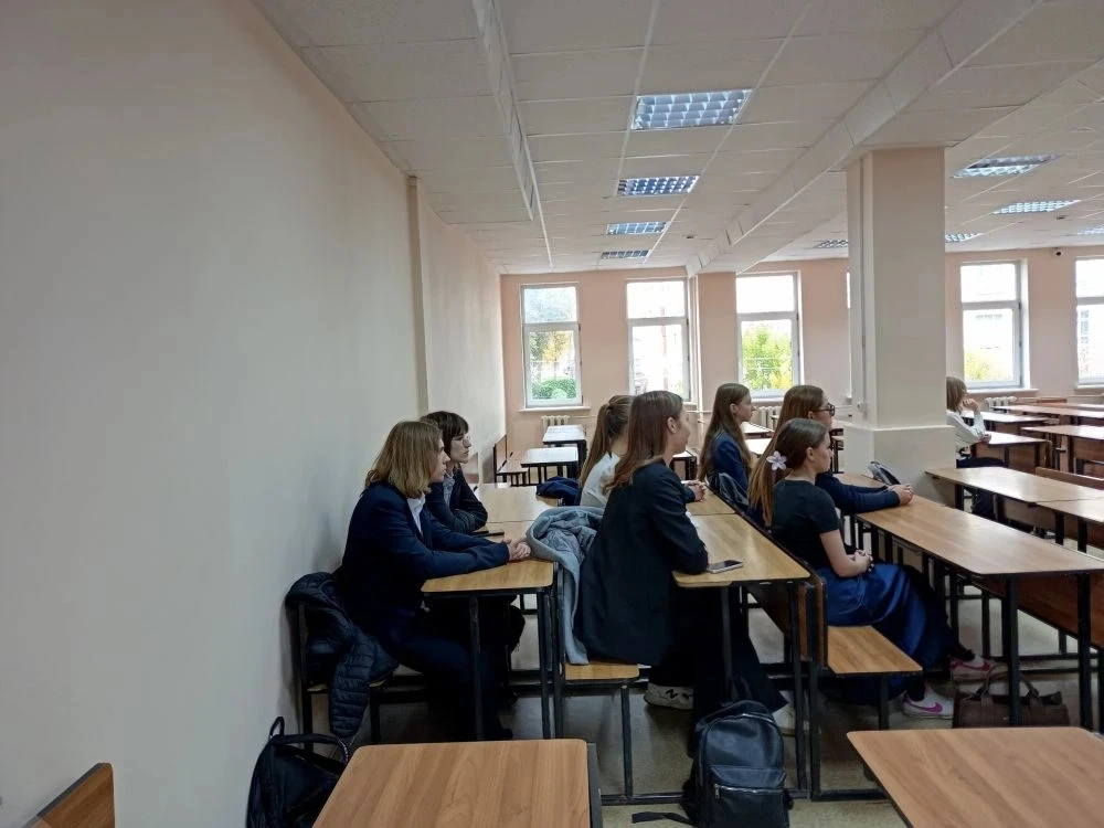 Учащиеся 11А класса успешно окончили экономическую школу  Института экономики и управления ПГУ.    П