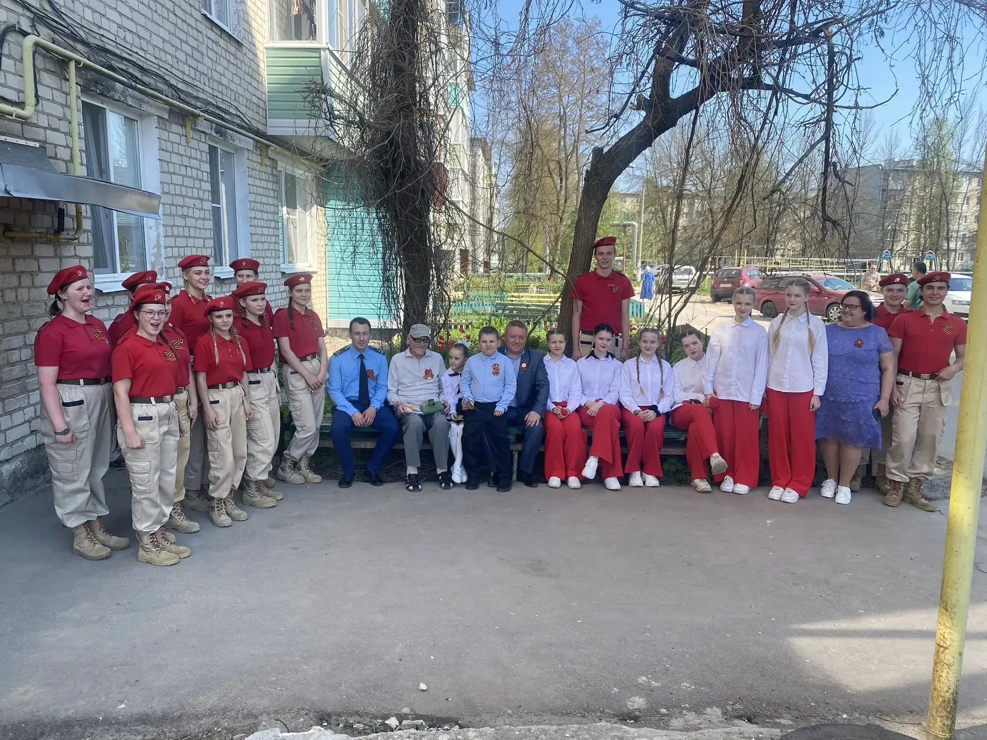 В преддверии великого праздника Победы у дома несовершеннолетнего узника фашистских кон...