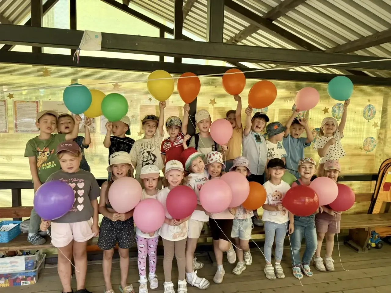 ☀️ В «Домовёнке» прошел День воздушного шарика! Праздник начался с разноцветного вихря - шарики сраз