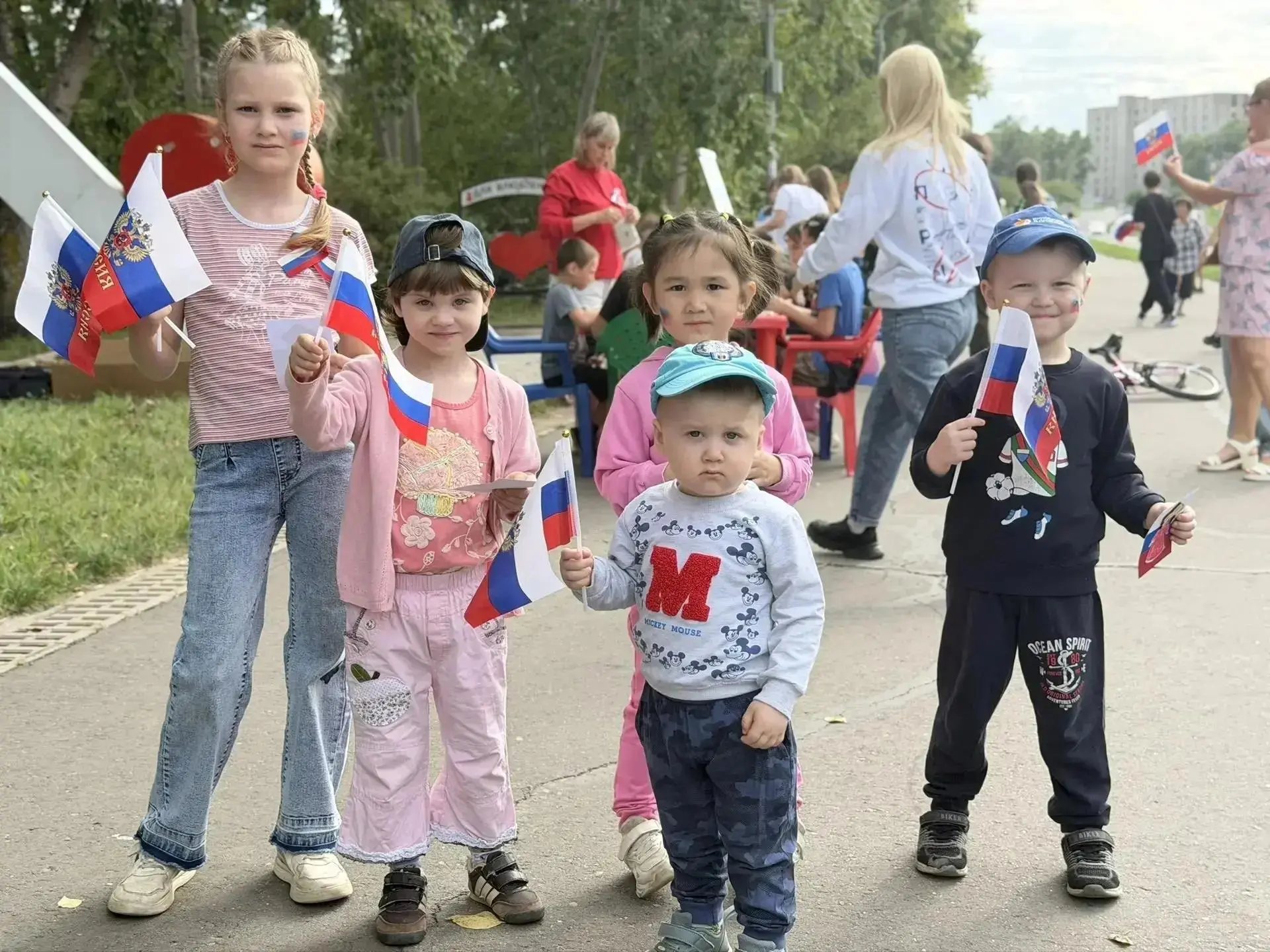 🇷🇺 День Государственного флага РФ отметили с размахом в муниципалитетах края