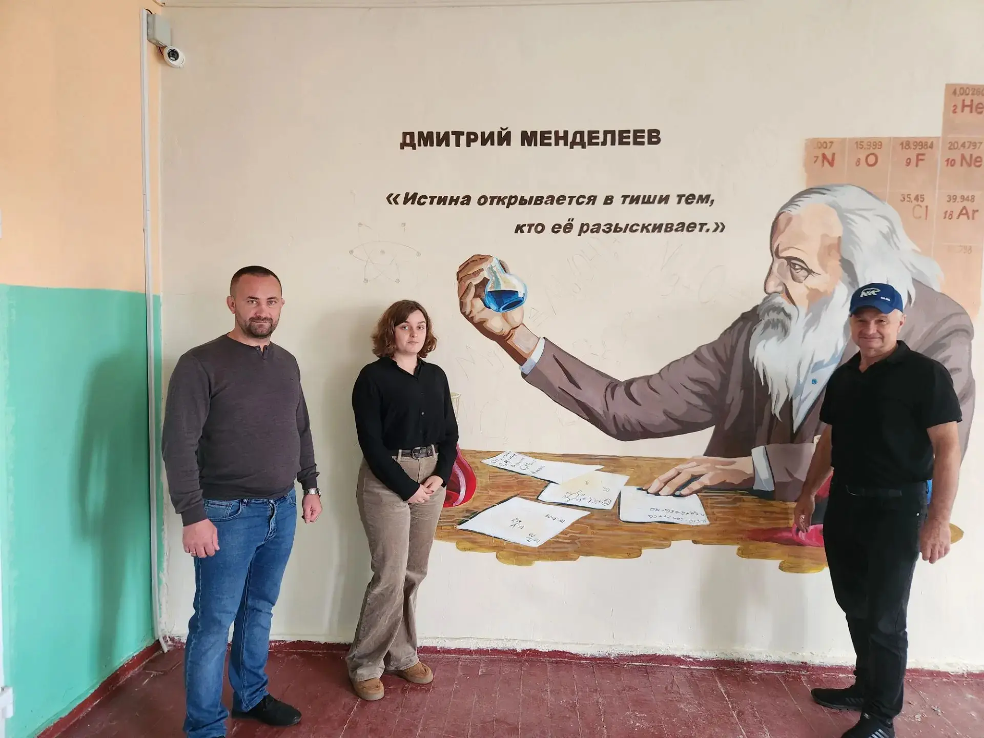 В Нещеретовской школе № 4 завершена реализация проекта «Лица Героев». В рамках проекта в школе появи