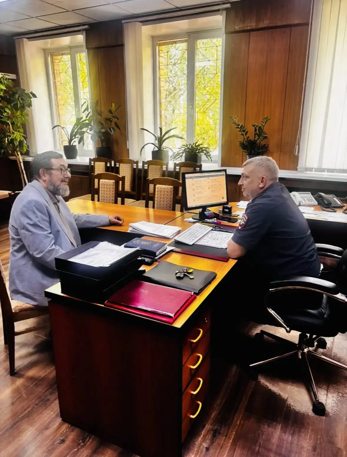 📍Заместитель председателя Общественного совета при УМВД Дмитрий Ракита посетил Межрайонный регистра