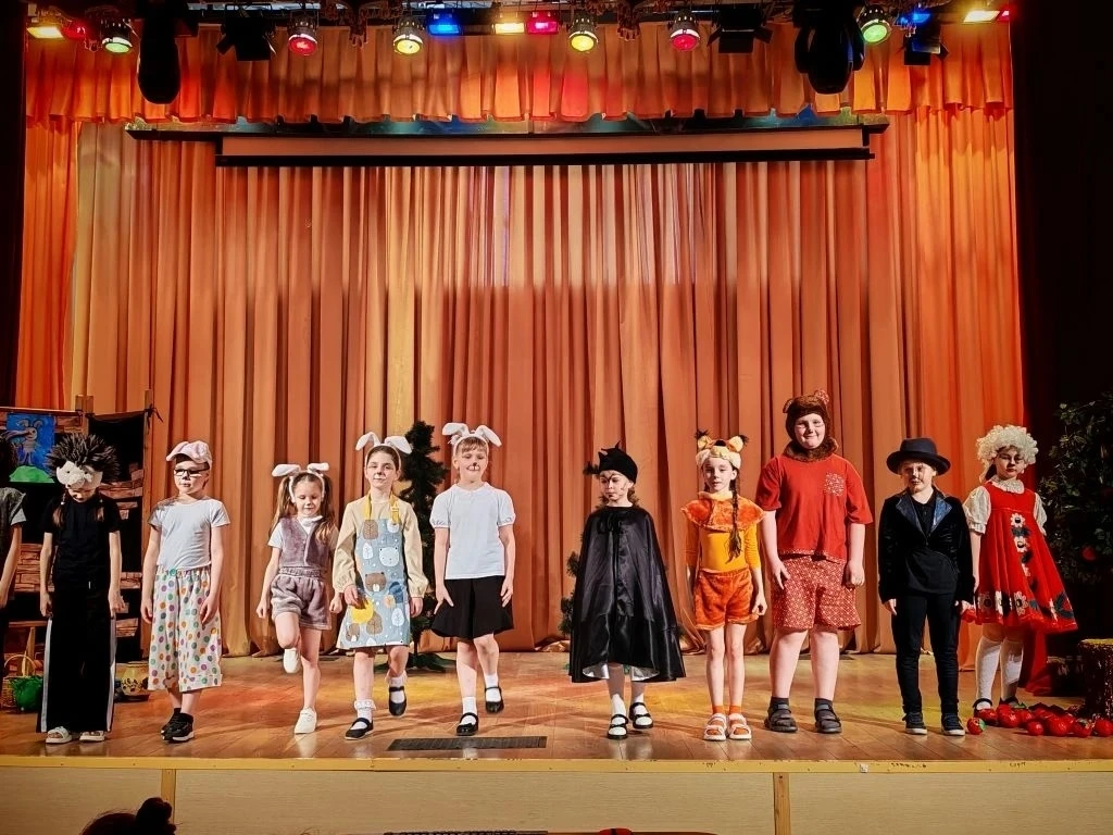 День театра🎭 Сгодня, 22 мая, для ребят начальной школы самые маленькие актеры театральной студии "Лу