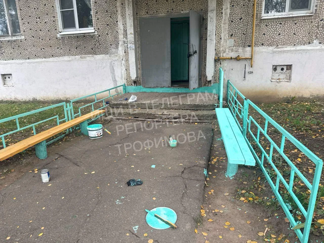 «Здравствуйте, а где наше руководство, почему мы сами все красим возле подъезда? Вчера ...