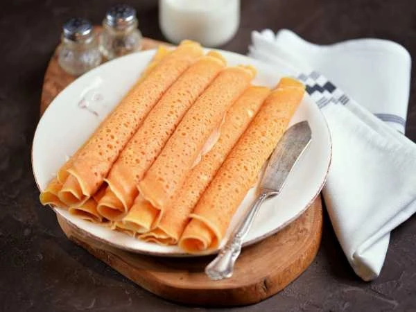 🥞 Тонкие блины на воде с дырочками (постные).  Ингредиенты:  - Вода тёплая – 2 стакана - Мука – 1 ст