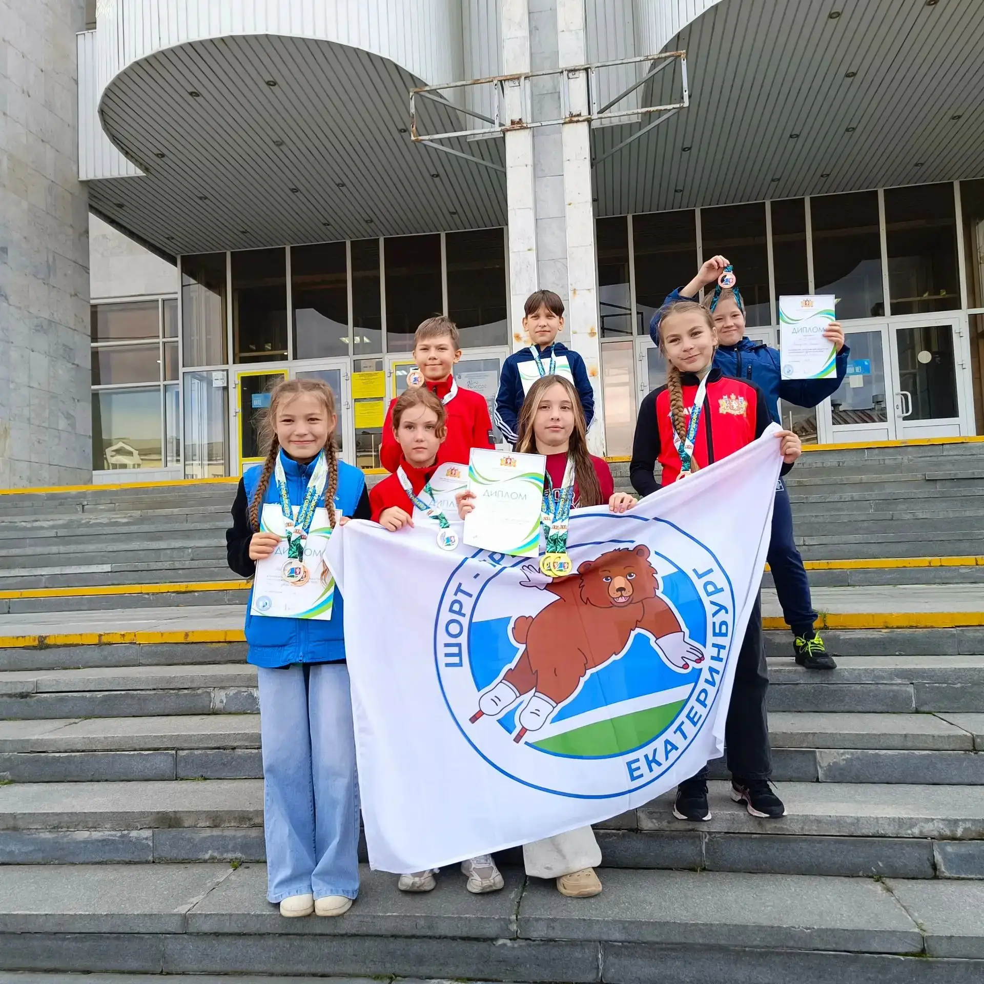 🏆Три золота в шорт-треке!