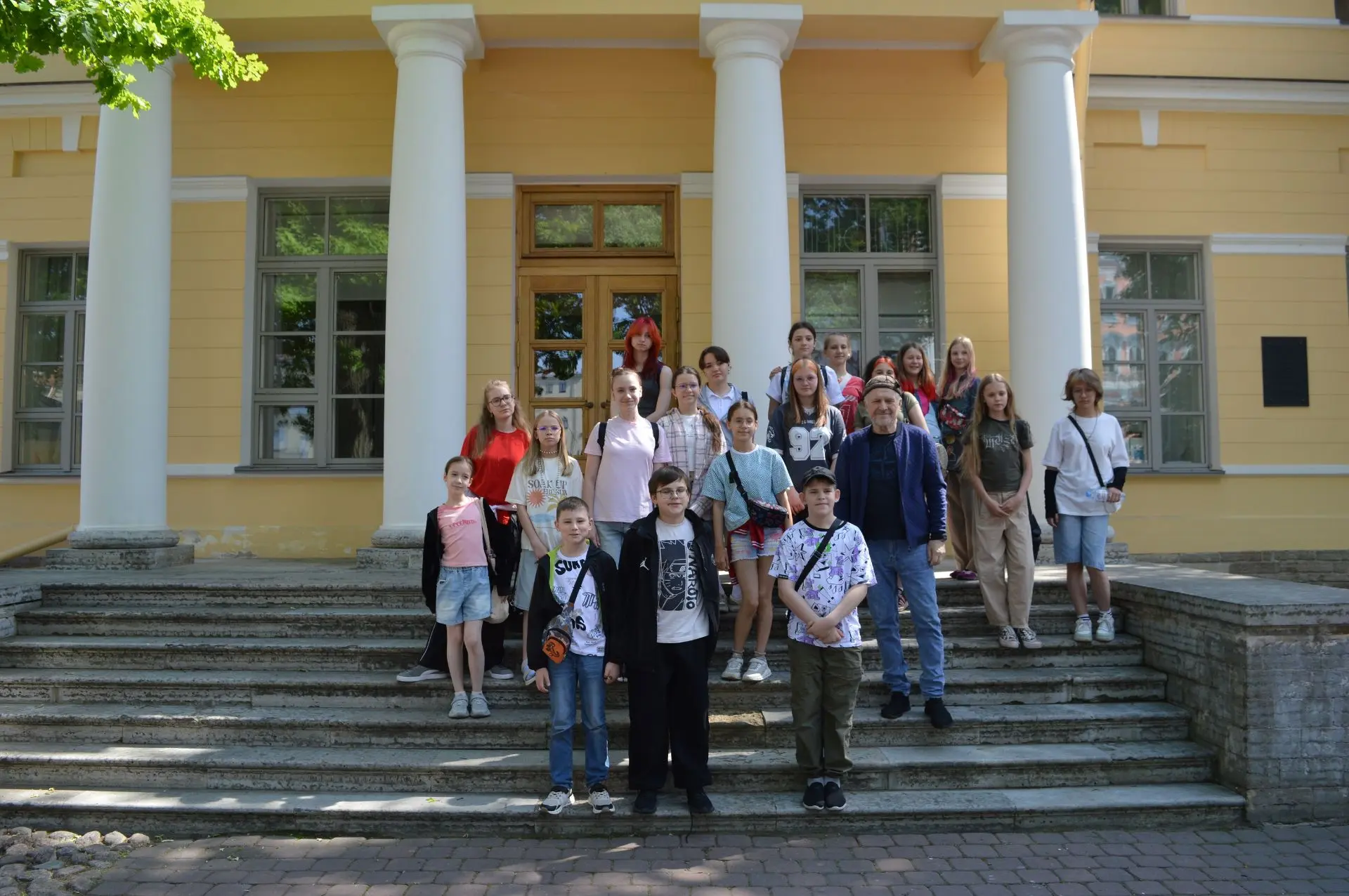 🏛️ Познакомиться с культурой, традициями и обычаями народов, живущих в 47 регионе, можно в Доме дру