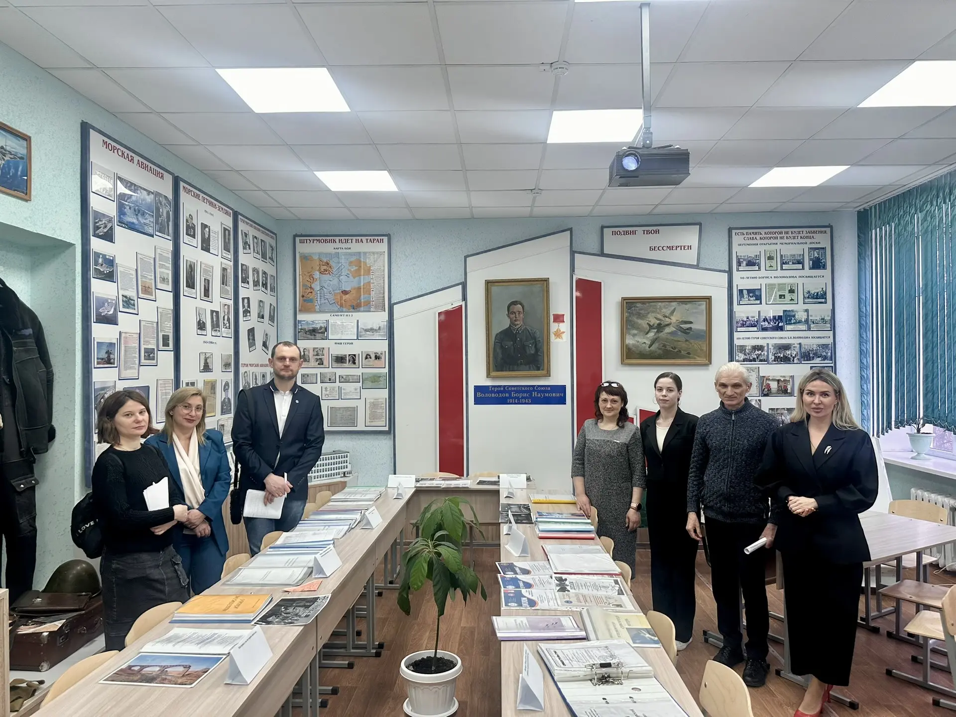 Сегодня школа достойно встретила  комиссию по городскому смотру музеев.
Спасибо за компетентное мнен