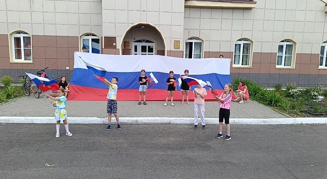 🇷🇺 С Днём России, друзья!

12 июня мы отмечаем важный государственный праздник — день, когда появи