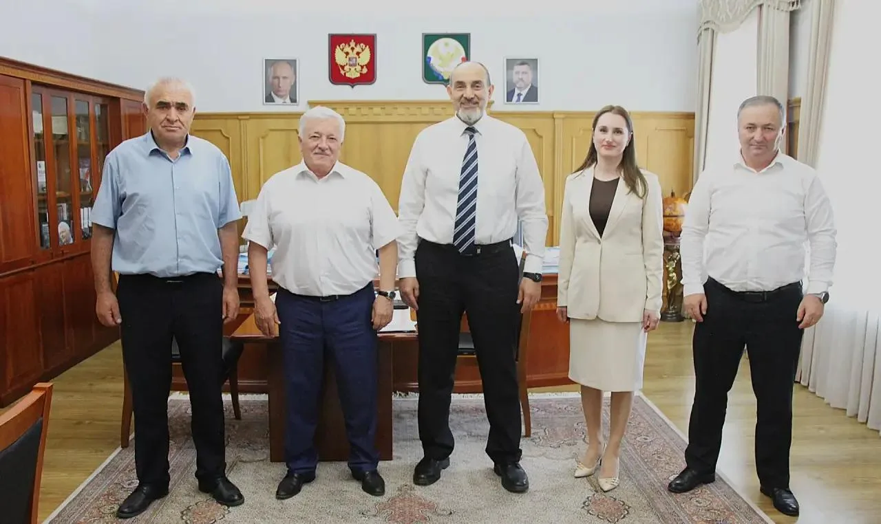 В Минобрнауки РД состоялась рабочая встреча врио министра образования и науки РД Яхья Бучаева с глав