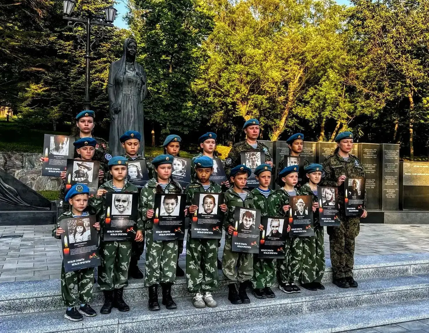 Сегодня, 27 июля, в День памяти детей — жертв войны в Донбассе, у мемориала Скорбящей матери в Южно-