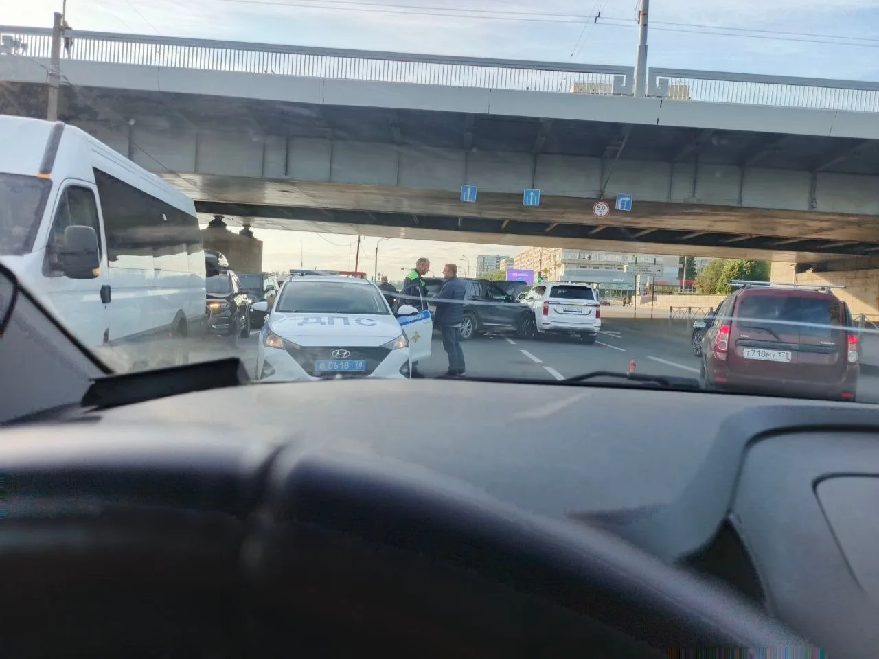Жёсткий расхлестон под Володарским мостом.
