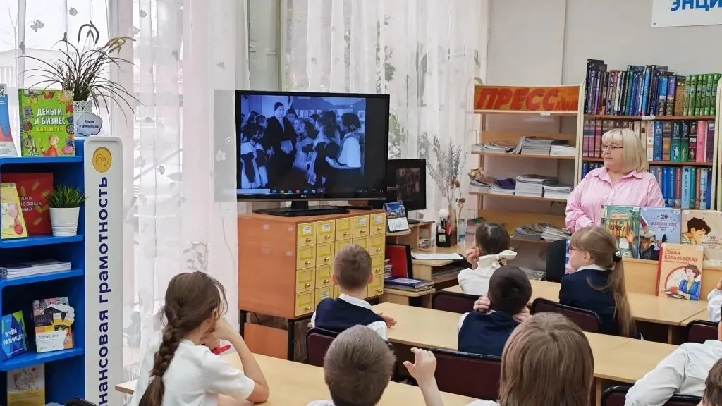 Наши любознательные ученики 3 «Б» класса посетили библиотеку им. Бакалдина📚  Мероприятие было приуро