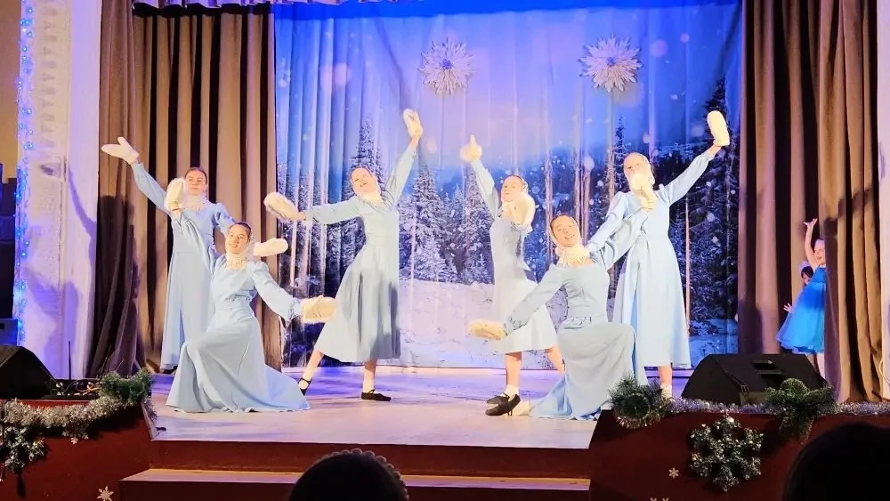 Учащиеся окунулись в мир рождественской сказки! ❄️  Ребята нашей школы, уже традиционно, приняли уча