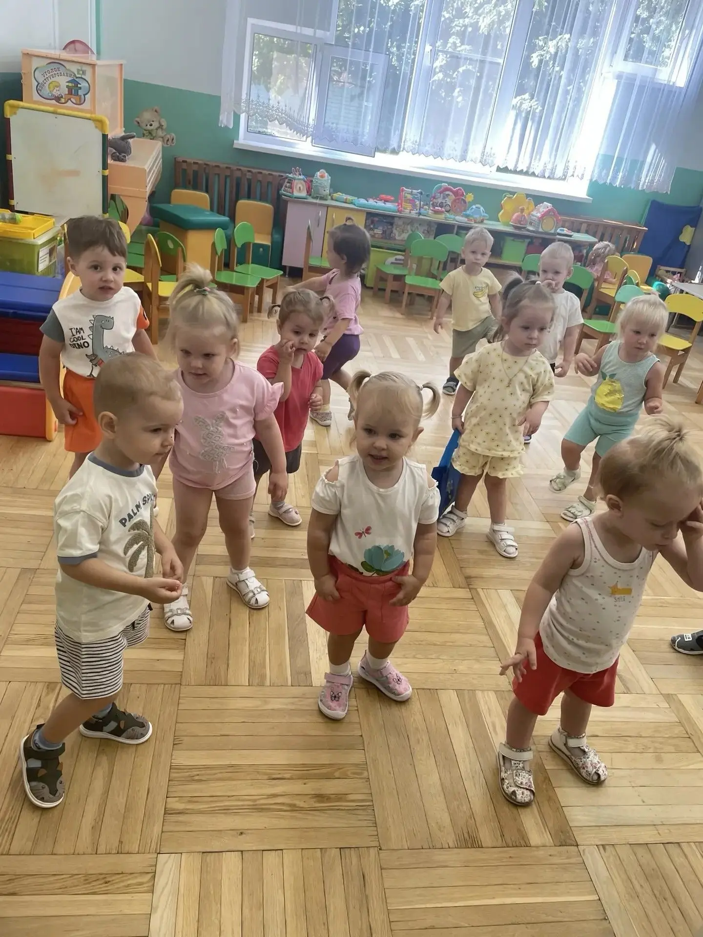 В 1 группе прошли игры в адаптационный период на тему:" Зайка", "Лапочки- зайчики"