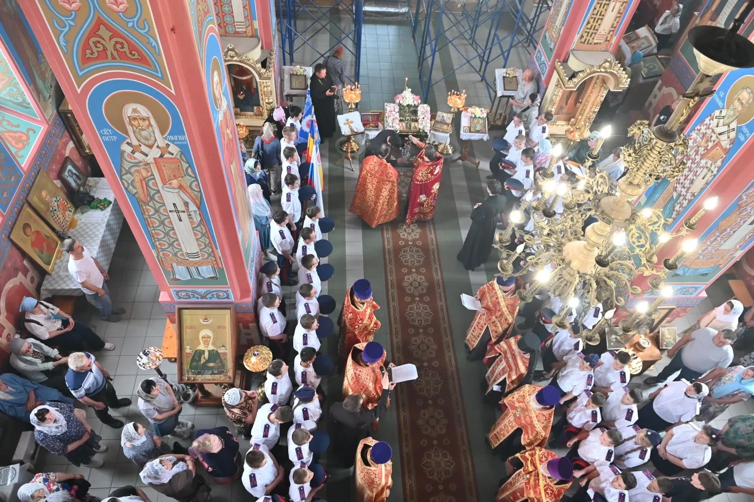 🙏❤️ Под покровом Богородицы: Каменск-Шахтинский встретил великую православную святыню  ☦️ На три дня