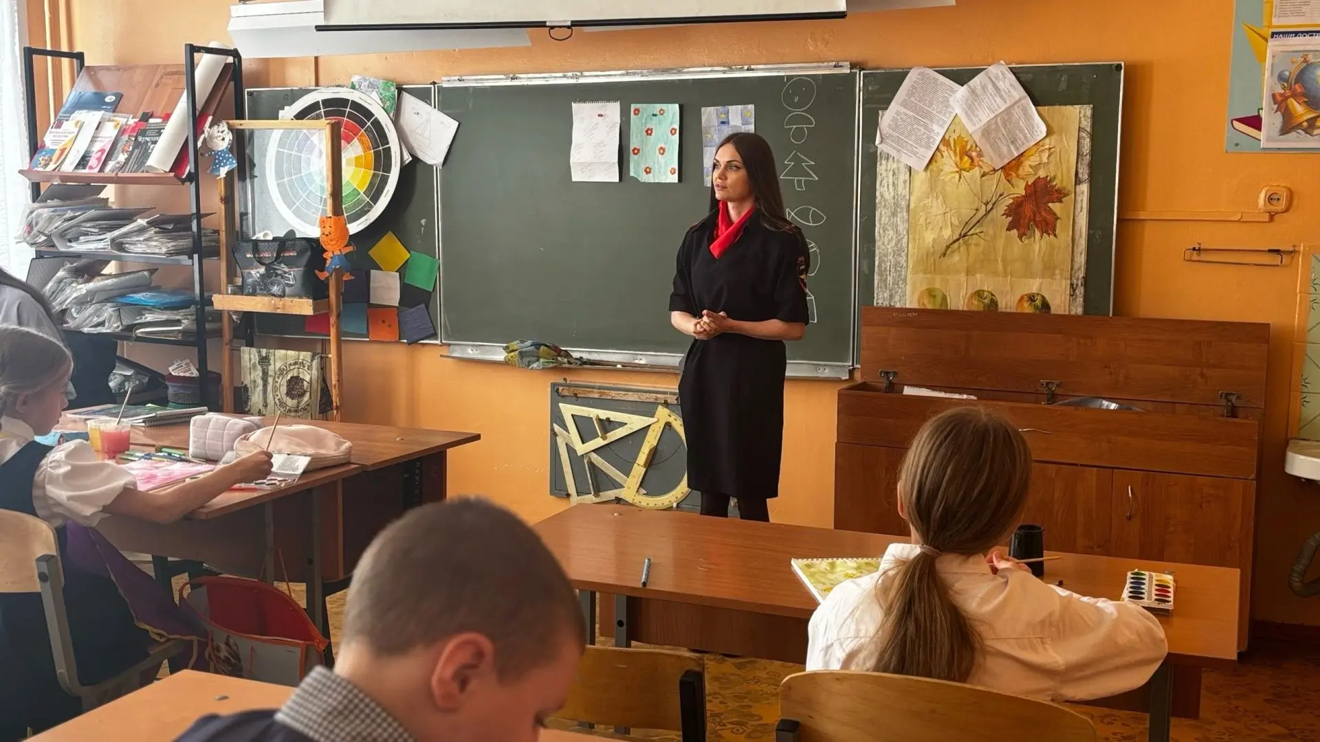 Безопасность начинается с детства: урок ПДД для младших школьников.