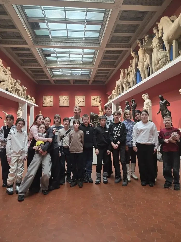 КАНИКУЛЫ С ПОЛЬЗОЙ!   🏛️24 февраля ученики 5 «А» класса вместе с классным руководителем Лазаревой Ал