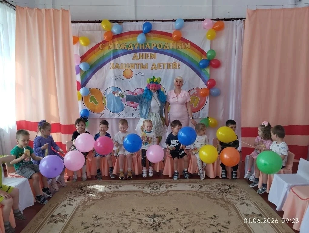 День защиты детей отметили в наших дошкольных группах. 
В этот день наш сад превратился в настоящую 