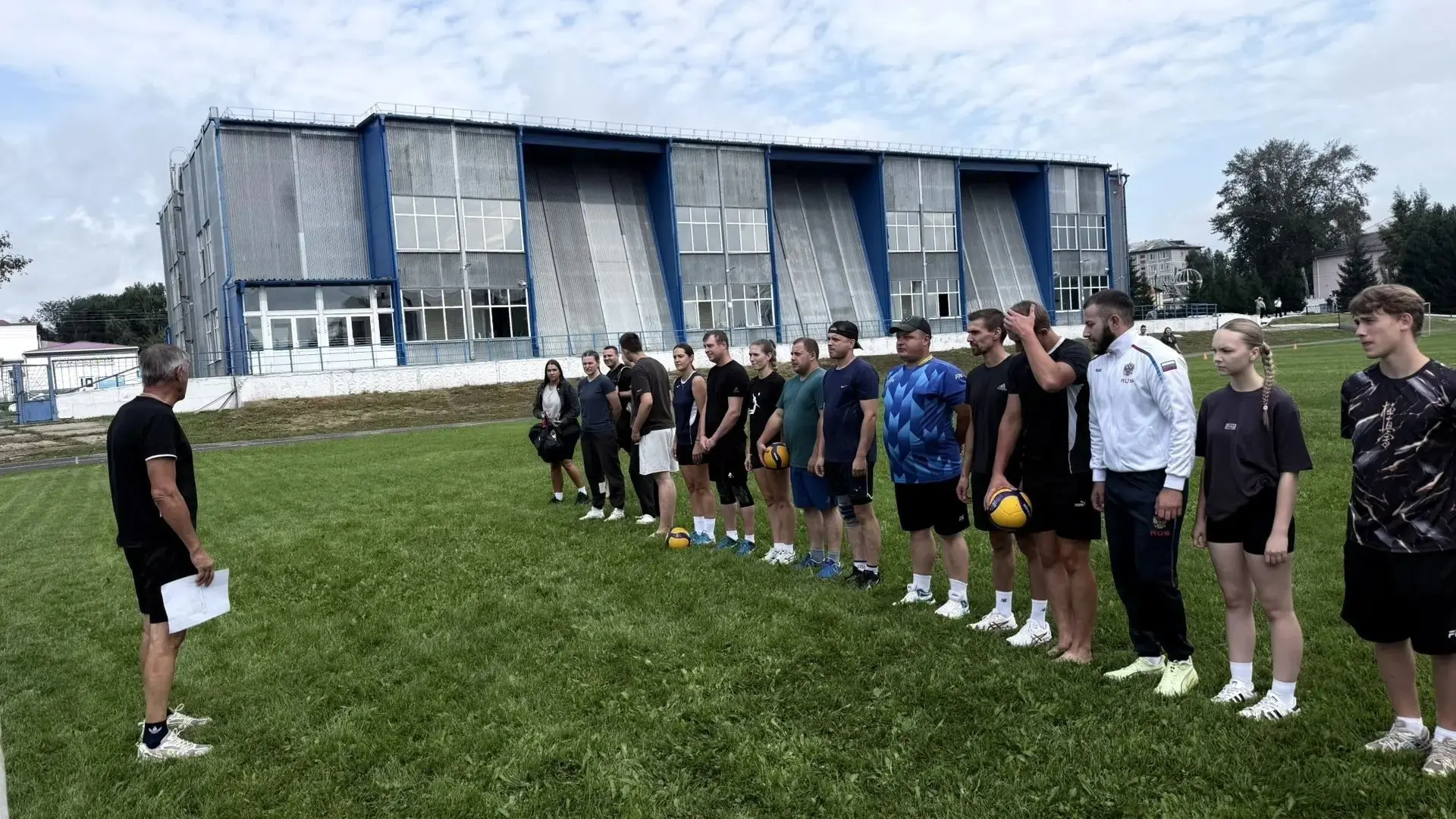 В спортшколе «Юность» прошел турнир по пляжному волейболу в формате 3х3.