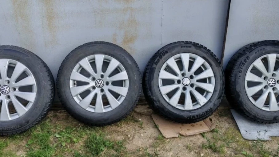 Продам замние колеса 25 000 ₽.