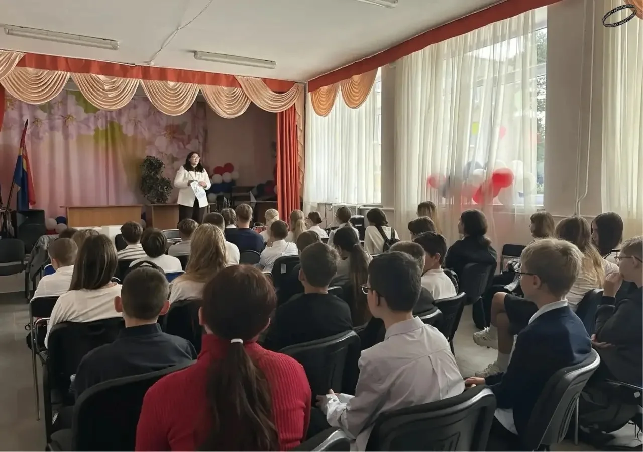 В школах Светлого стартовали открытые встречи с Школой креативных индустрий🚀