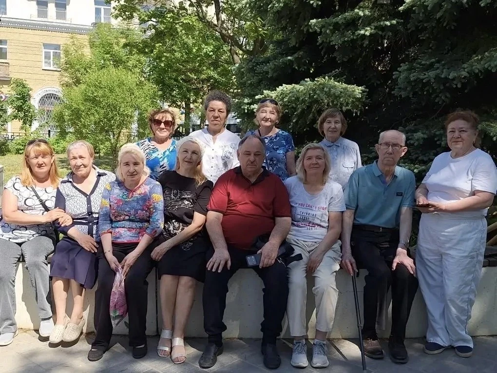 🌸 В Чебоксарах ветераны и школьники высадили сиреневую аллею, посвященную памяти хлопчатобумажного к