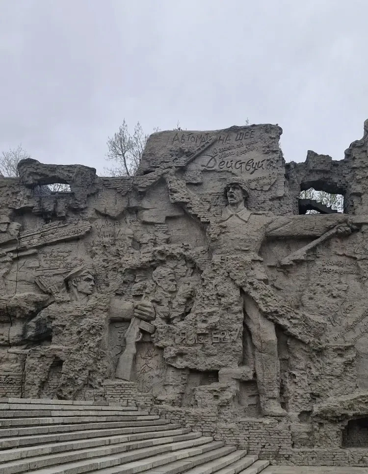 Накануне Дня Победы группа учащихся нашей школы вместе с учителями отправилась в незабываемое путеше