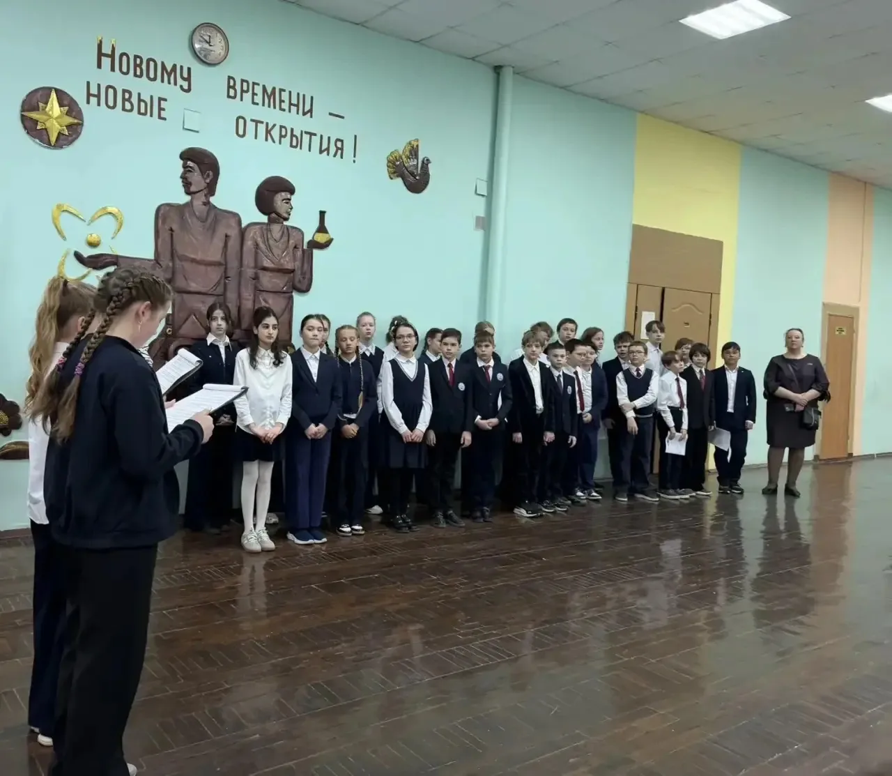 🇷🇺 Память. Гордость. Победы: Как прошла наша торжественная линейка!  📜✨ Сегодня в нашей школе прошла
