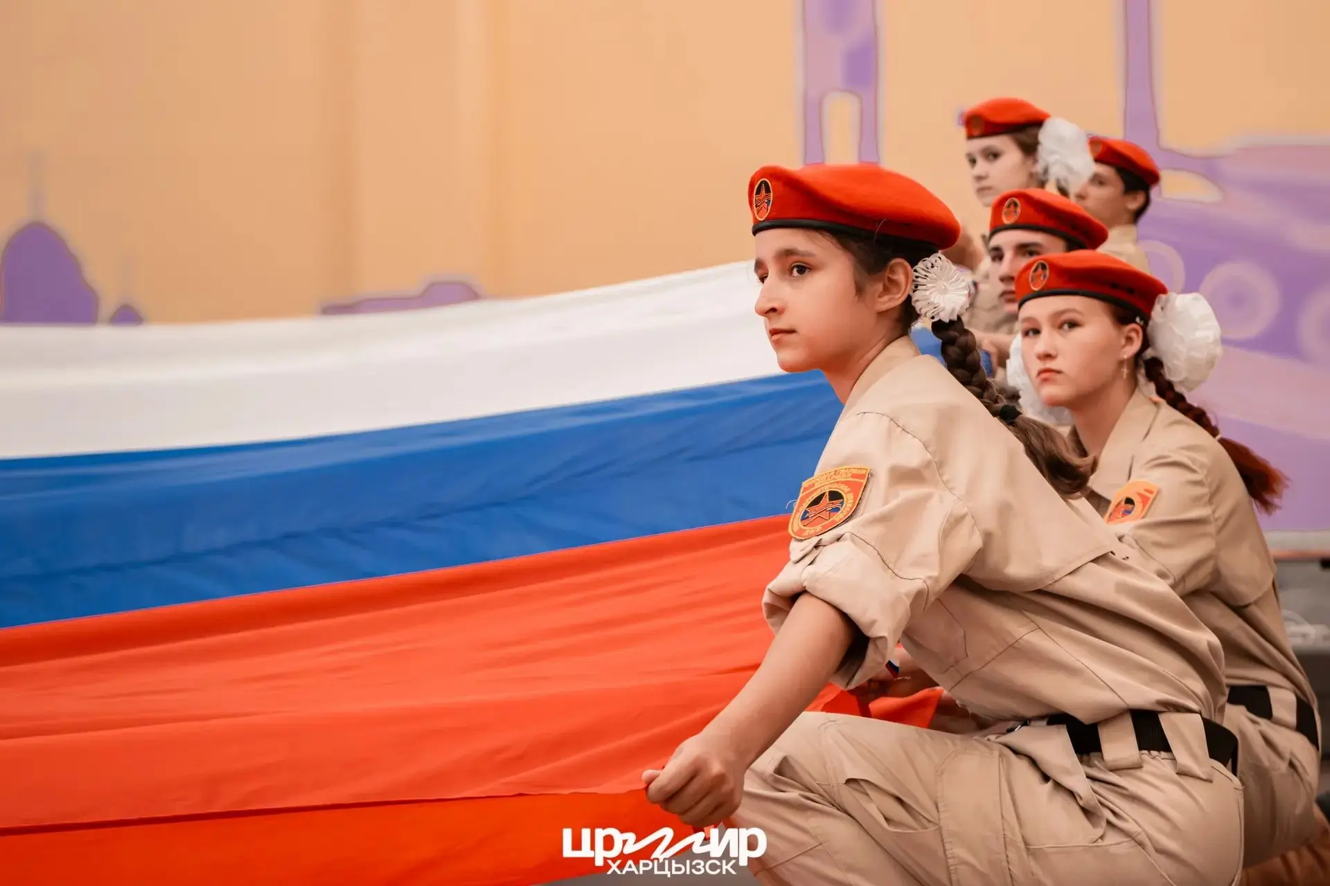 🤍💙❤️В День Государственного флага Российской Федерации юнармейцы  ВПК "Красная звезда...