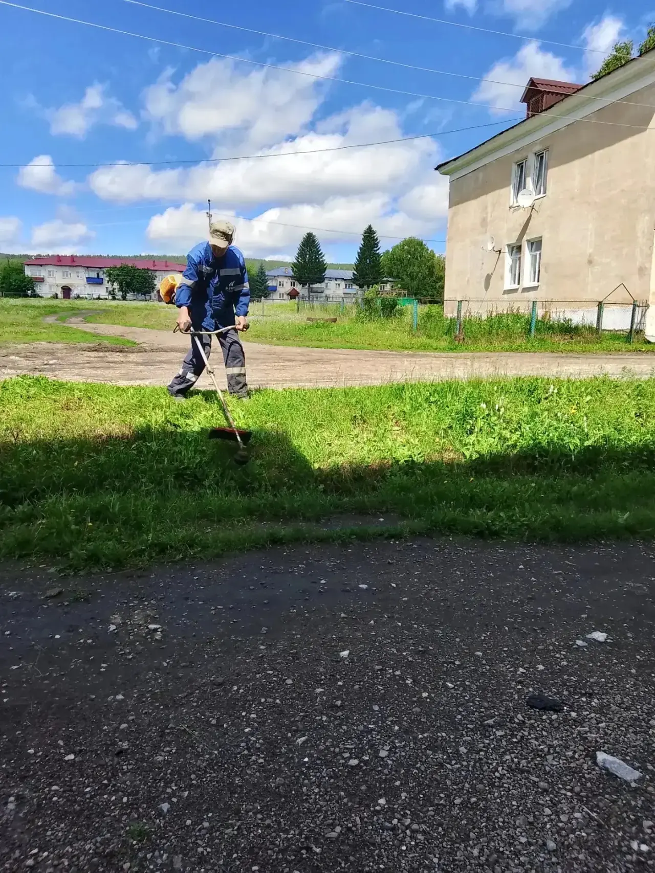 Скос травы вдоль МКД
ул. Оглоблина, д. 99
с. Тирлянский