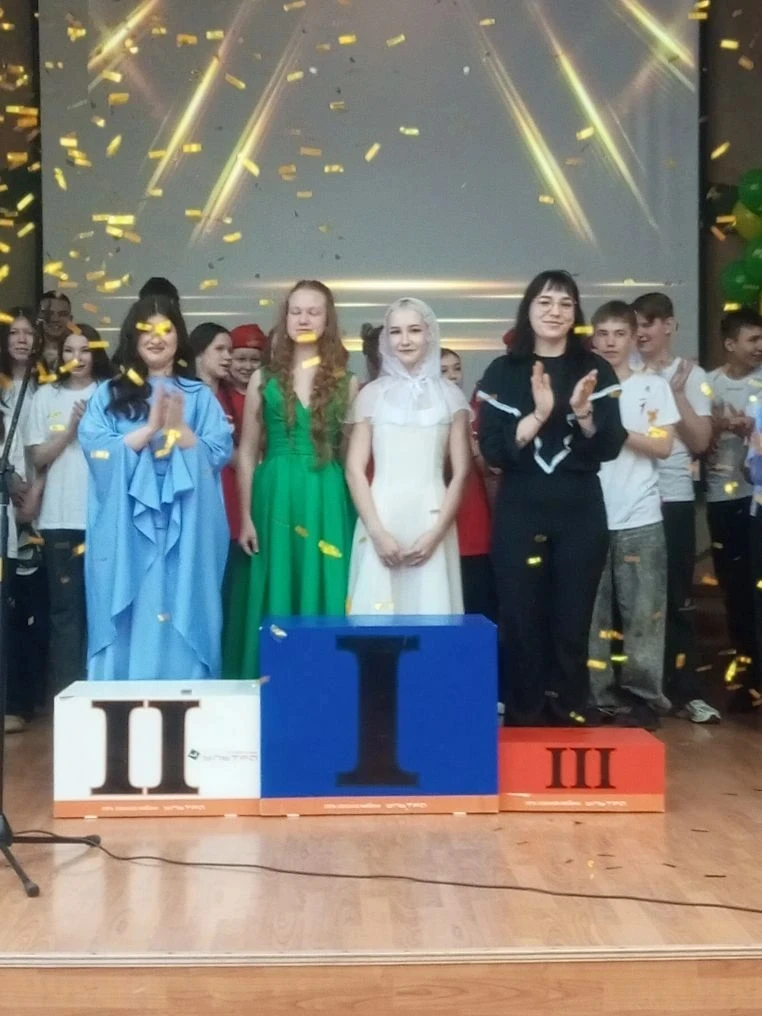 🏆Ученица 9В класса Фоменко Милана заняла 1 место на областном конкурсе «Нам песня строить и жить пом