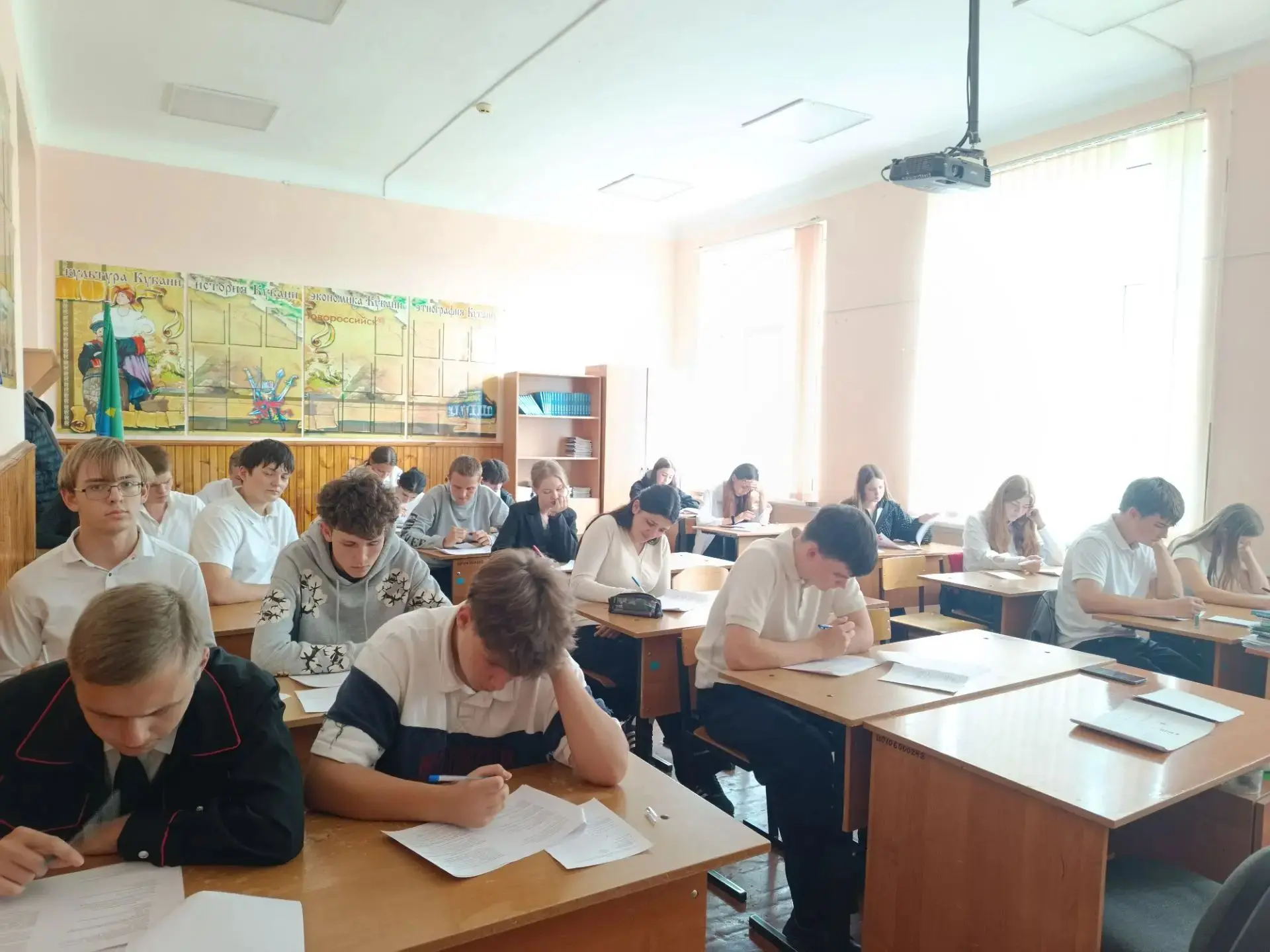 В нашей школе прошел важный этап Всероссийской олимпиады по ОБЗР. Ученики проверили сво...