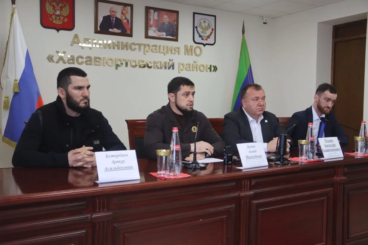 Два жителя Чеченской Республики награждены медалями «За заслуги перед ЧР» за оказание помощи жителям