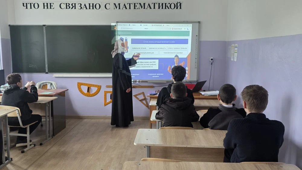 Куратор чтецкого клуба МБОУ «СОШ с. Итум-Кали им.Х.А.Исаева» Чапанова Петимат провела  лекцию в рамк