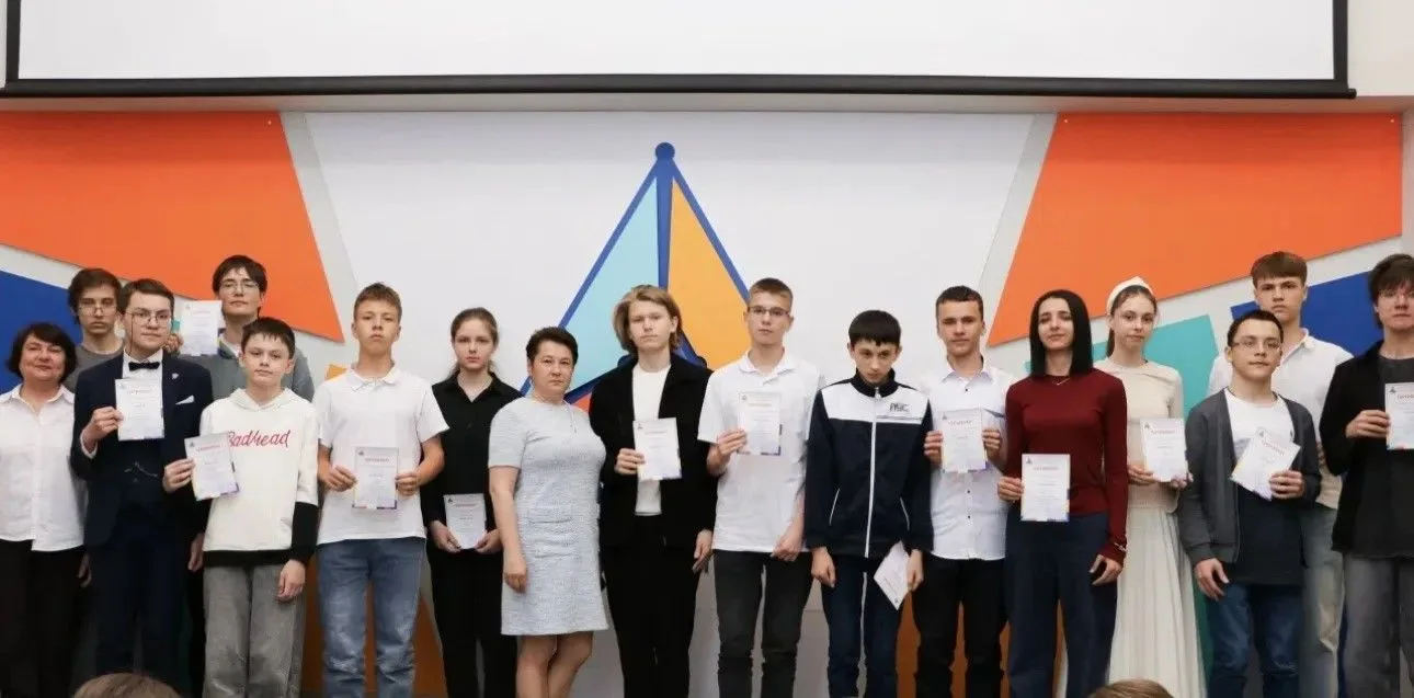 🌟 Гордость школы №4 — гордость Анапы! Ученицы нашей школы, носящей имя Героя Российской Федерации Вя