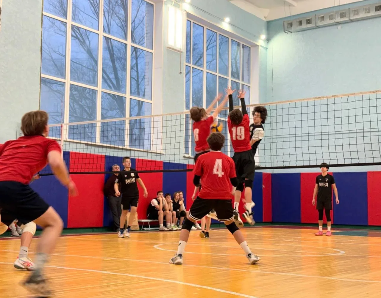 🥇🔥 Волейболисты третьей гимназии показали настоящий класс! 🔥🥇 Ребята продемонстрировали всему району