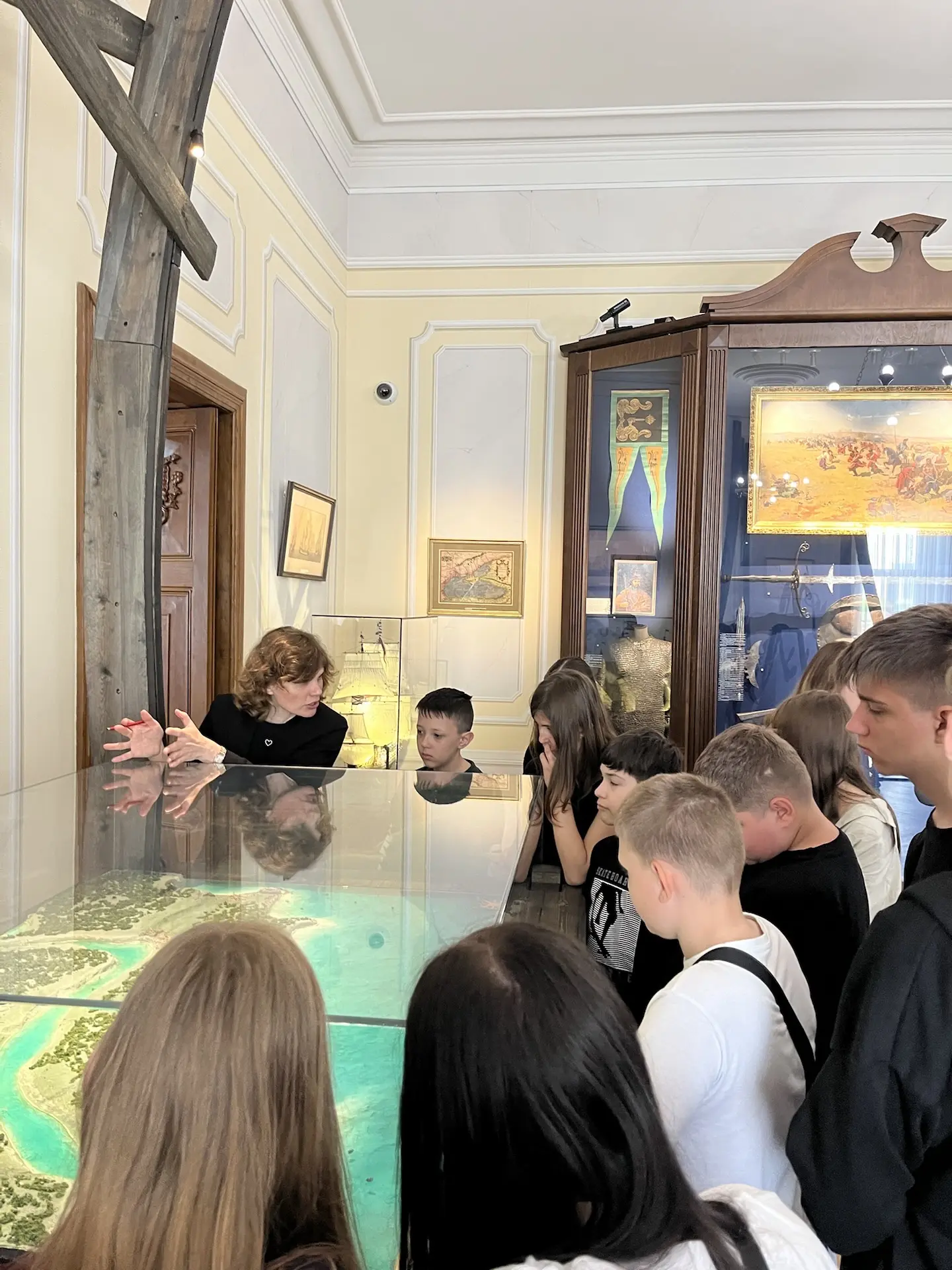 🏛 13 мая учащиеся школы  совершили увлекательную поездку в город Таганрог — в местный краеведческий 