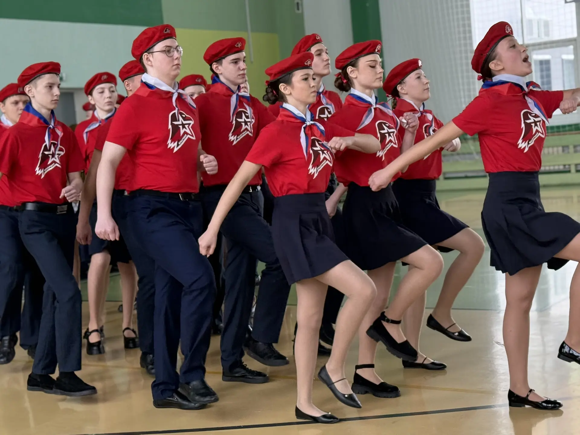 🔹 Смотр строя и песни в 8-х классах: праздник мужества, памяти и славы!  Сегодня в нашей школе произ