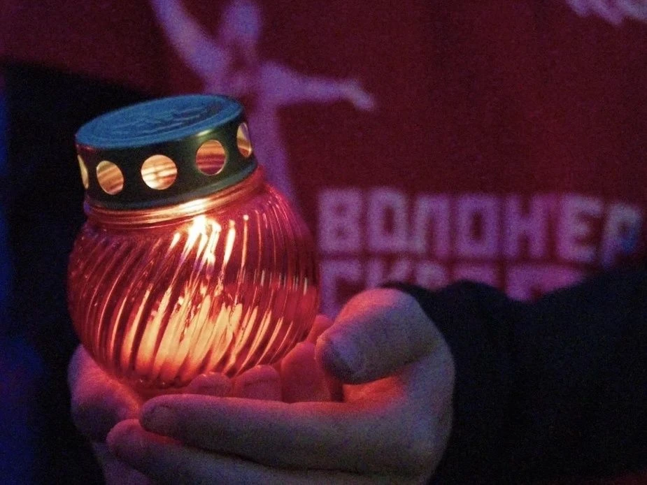 🕊 Акция в память о павших бойцах Красной Армии

Участники кемпинга «СВОи люди», в том числе студент