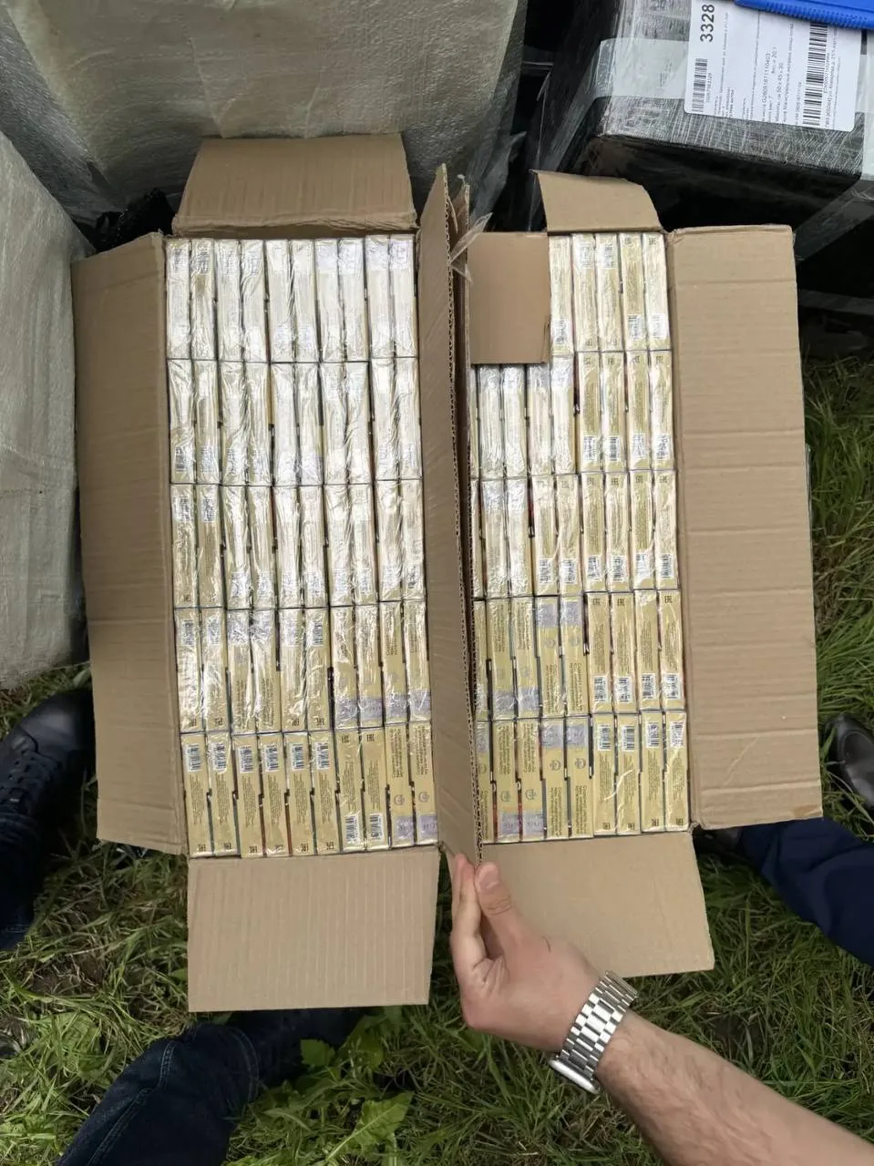 Полиция Кубани изъяла 11 тысяч пачек нелегальных сигарет  В посёлке Российском (г. Краснодар) операт