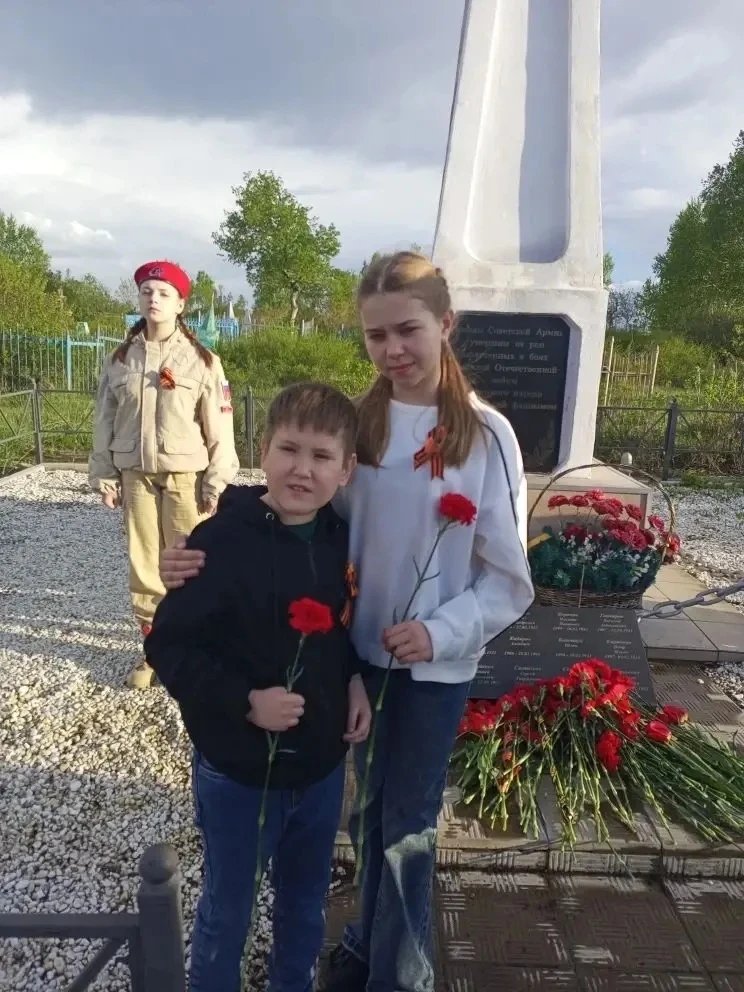 🇷🇺8 мая в городе Медногорске прошло масштабное и трогательное событие — 11‑й Автопробег «От обелиска