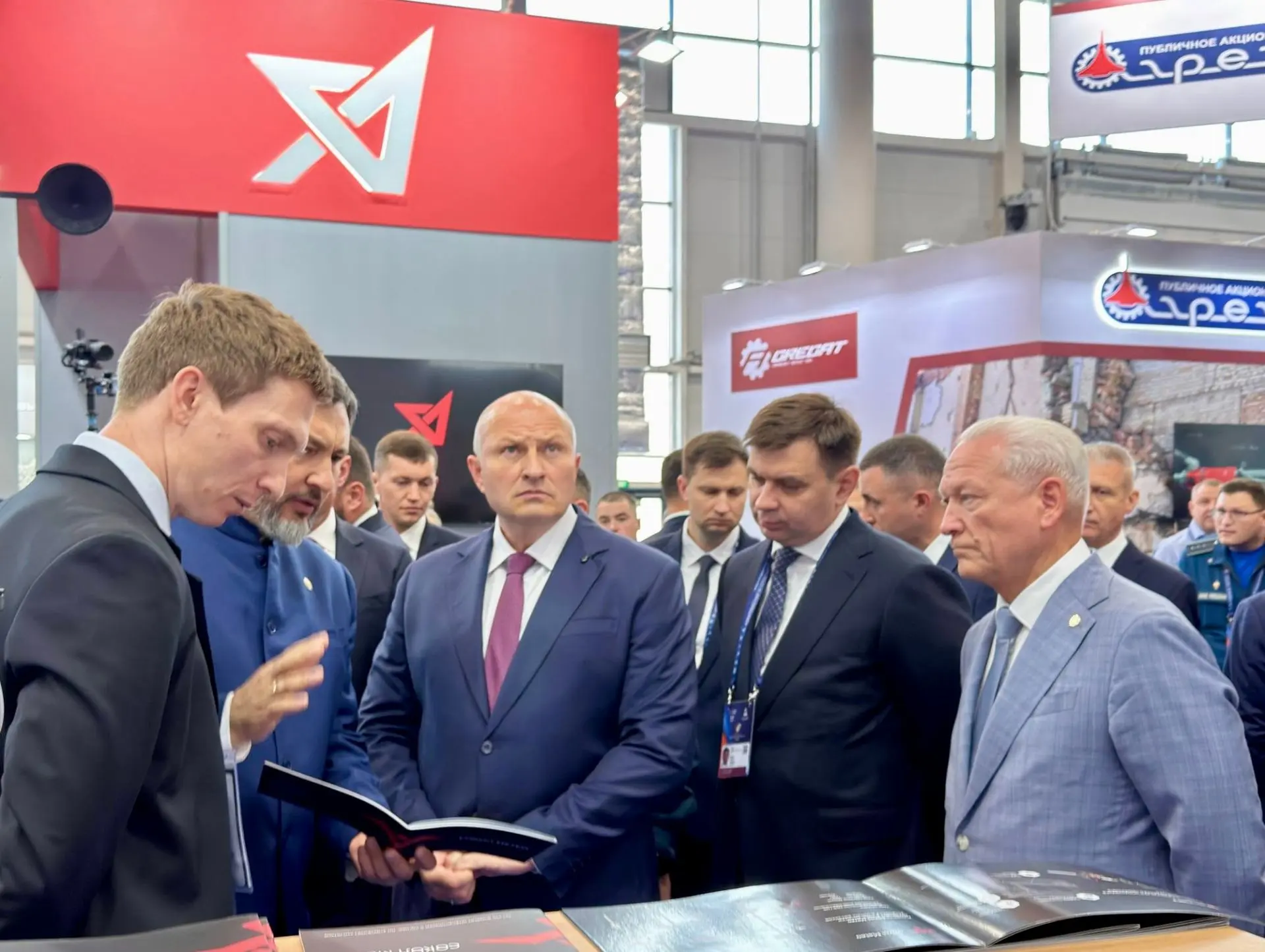 Презентовали достижения и разработки главе МЧС России и главе Минпромторга Татарстана