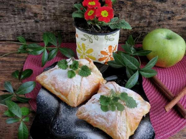 Яблоки в платочках из слоёного теста😍