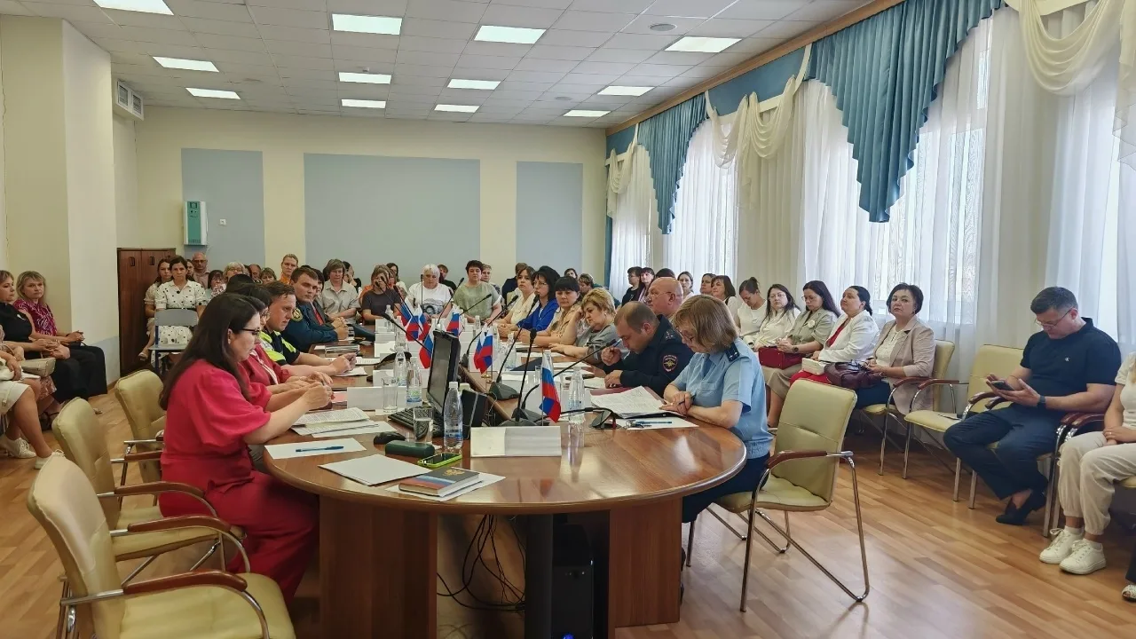 👪 В Бутурлиновском районе обсудили роль родителей в профилактике деструктивного поведения детей   ✅ 